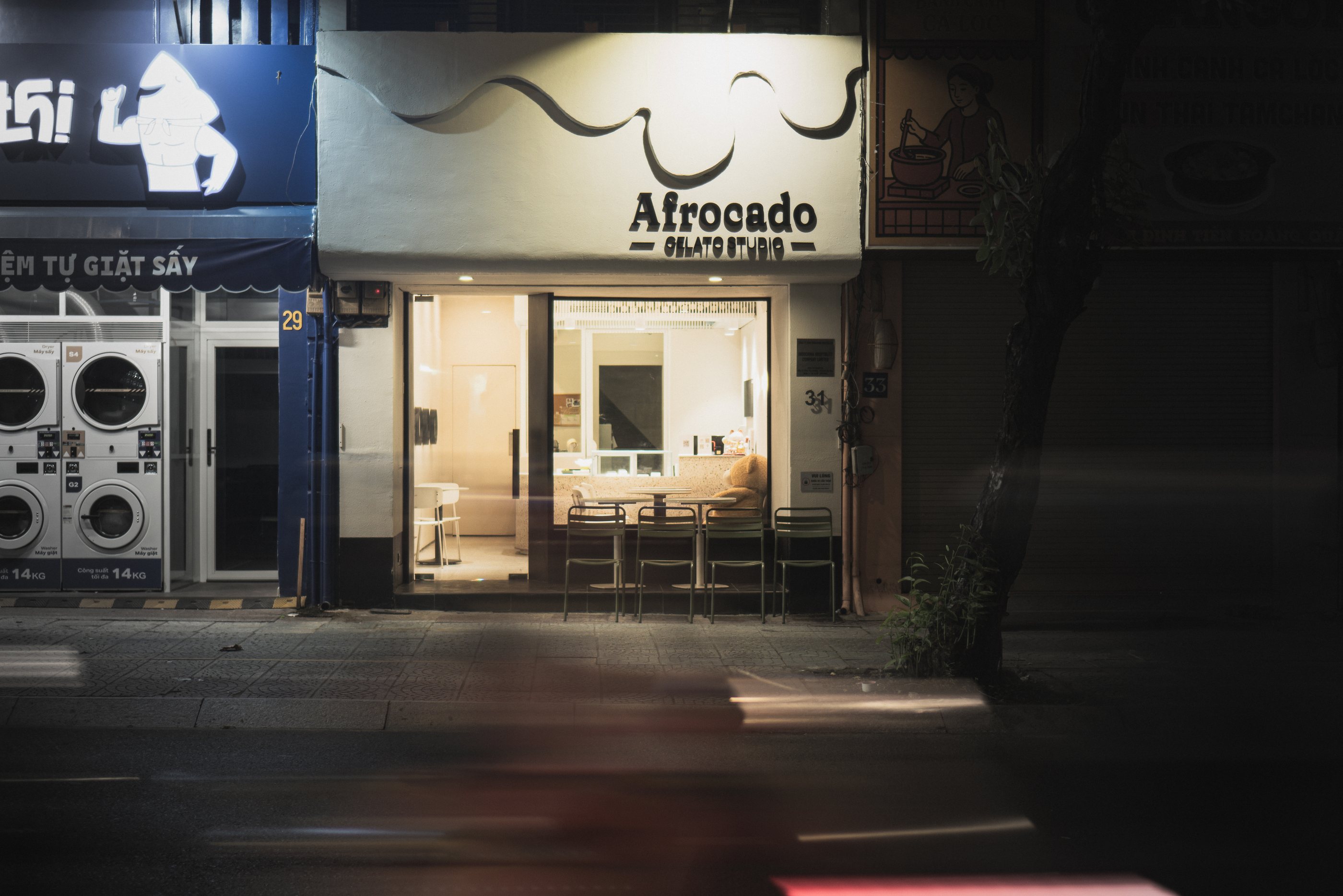 Afrocado Gelato Studio at night, 31 Đinh Ti&ecirc;n Ho&agrave;ng, T&acirc;n Định, District 1